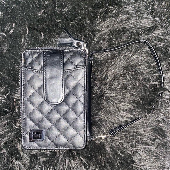 Black quilted RFID travel wristlet - Picture 2 of 3